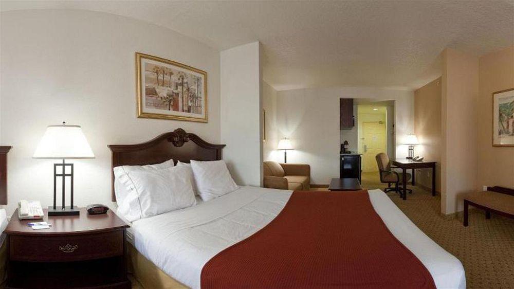 Country Inn & Suites By Radisson, Rj Stadium - Tampa Airport East מראה חיצוני תמונה