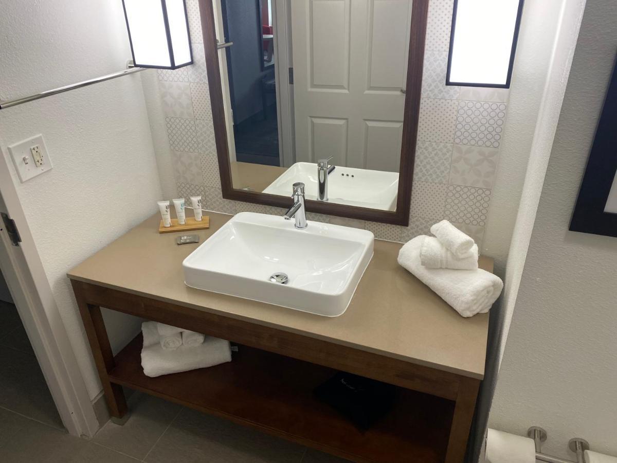 Country Inn & Suites By Radisson, Rj Stadium - Tampa Airport East מראה חיצוני תמונה