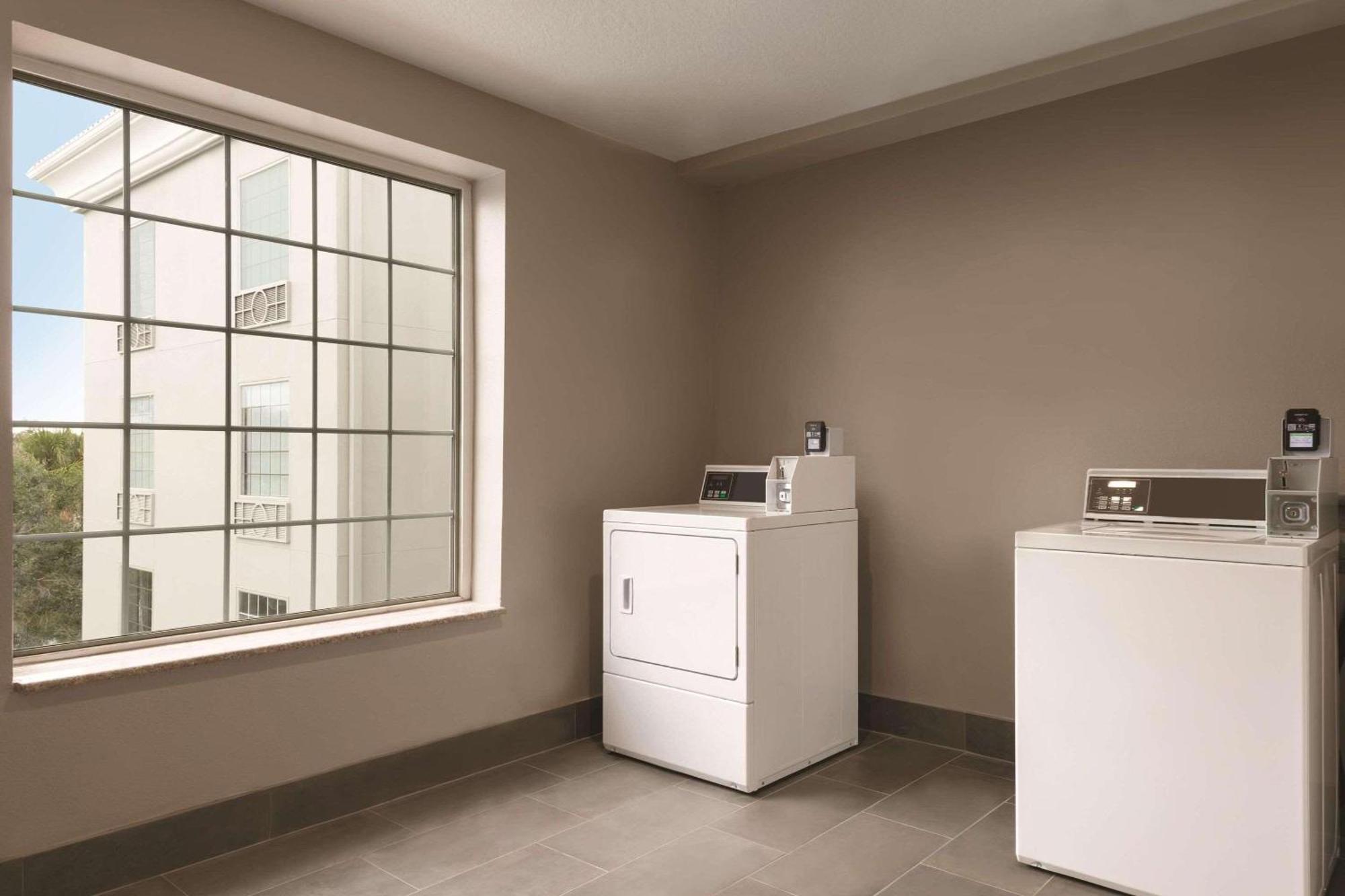 Country Inn & Suites By Radisson, Rj Stadium - Tampa Airport East מראה חיצוני תמונה