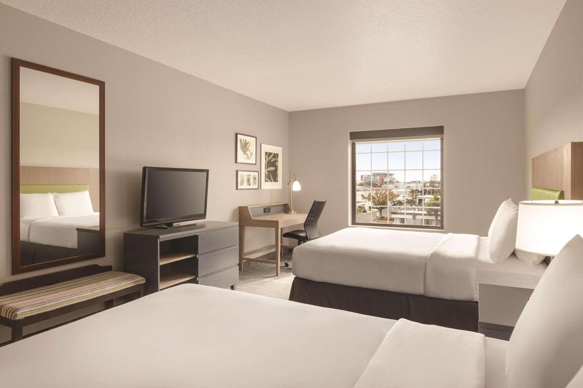 Country Inn & Suites By Radisson, Rj Stadium - Tampa Airport East מראה חיצוני תמונה