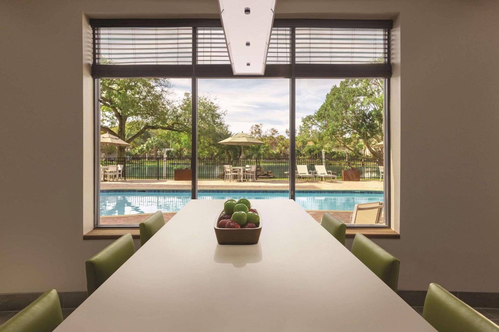 Country Inn & Suites By Radisson, Rj Stadium - Tampa Airport East מראה חיצוני תמונה