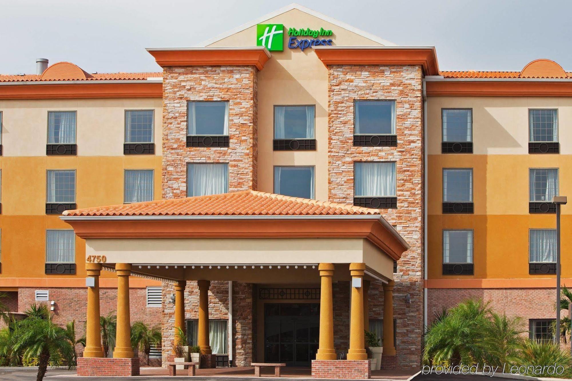 Country Inn & Suites By Radisson, Rj Stadium - Tampa Airport East מראה חיצוני תמונה